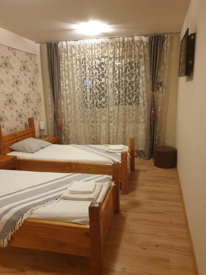 德罗贝塔-塞维林堡 Sc Afitos Srl旅舍 外观 照片