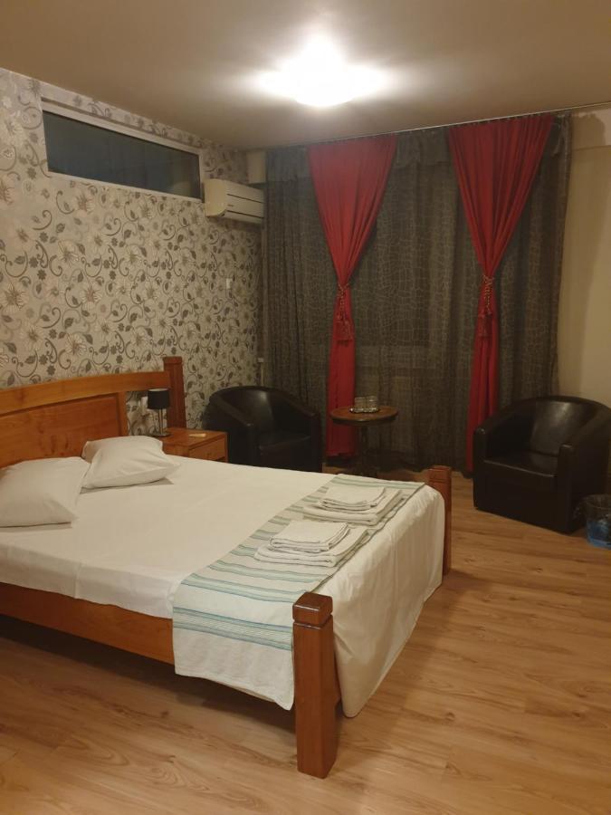 德罗贝塔-塞维林堡 Sc Afitos Srl旅舍 外观 照片