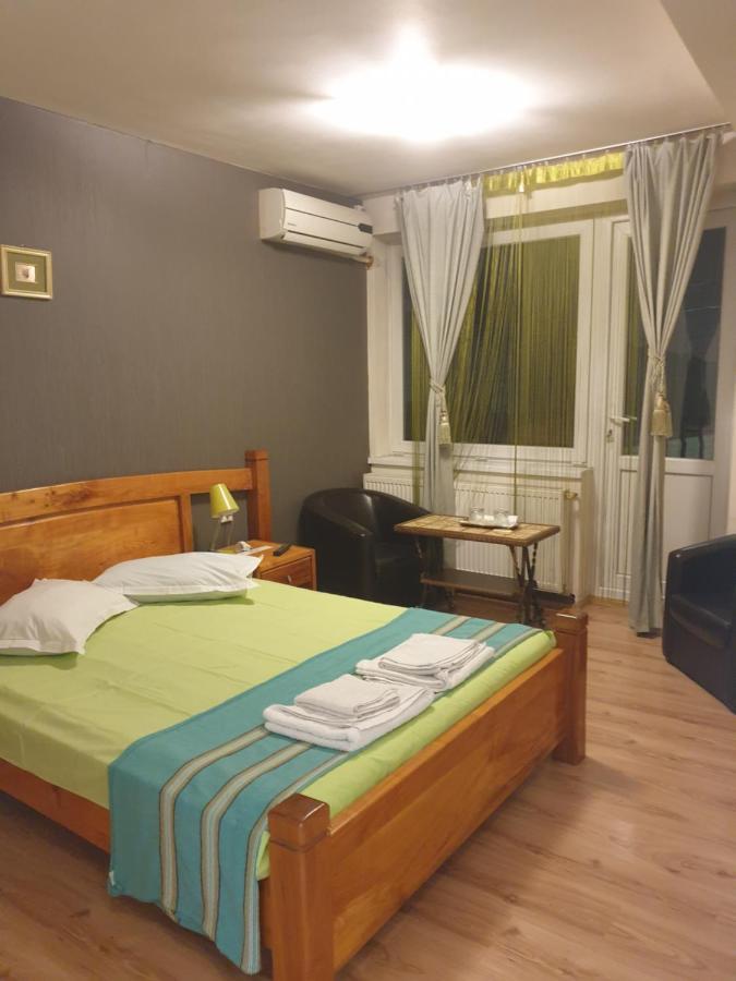 德罗贝塔-塞维林堡 Sc Afitos Srl旅舍 外观 照片